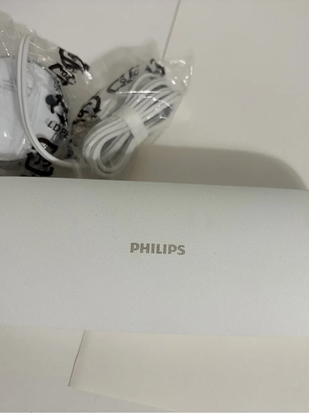 Philips White Electric Toothbrush with Travel Case and Charger